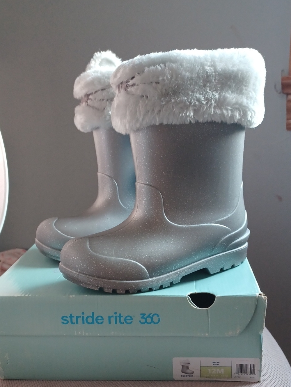 NWT, Stride Rite Silver Glitter Kids Winter Boots White Faux Fur Cuff,size 12
